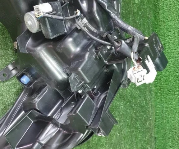 Фара левая для Toyota Land Cruiser J300 2021+ на фотографиях