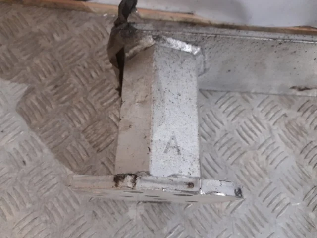 Усилитель заднего бампера для Citroen C4 Хэтчбек 2010-2016 на фотографиях