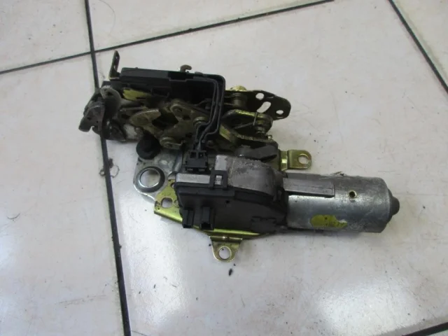 Стекла и зеркала для Mercedes-Benz C class W202 1993-2001 на фотографиях