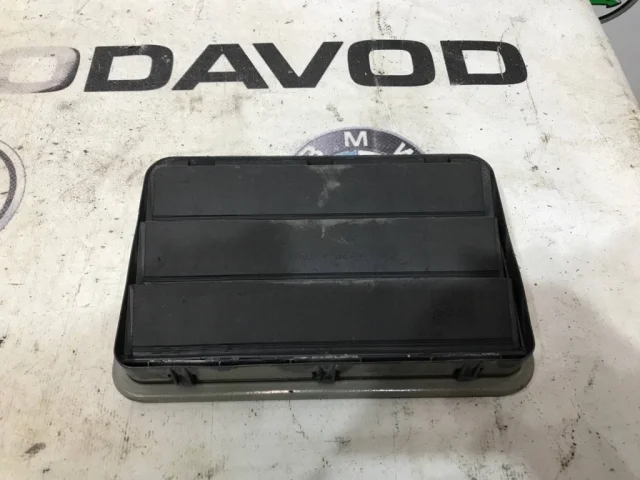 Решетка вентиляционная левая для BMW 5er Е39 1995-2003 на фотографиях