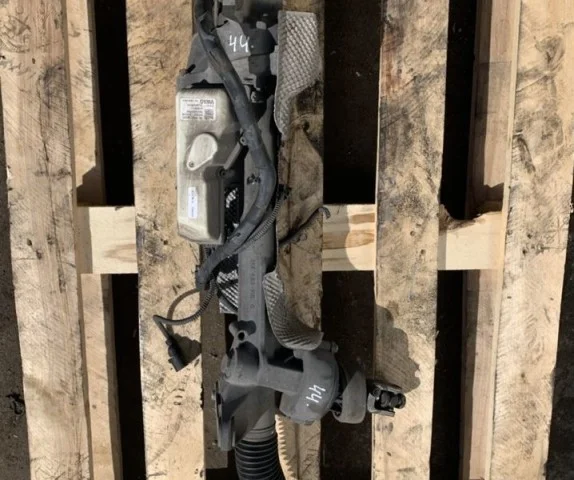 Пыльник рулевой рейки для Volkswagen Passat (B6, Typ 3C) 2005-2010 на фотографиях