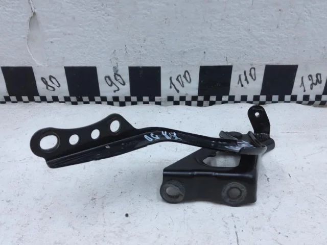 Петля капота правая для Toyota RAV4 XA50 2019+ на фотографиях