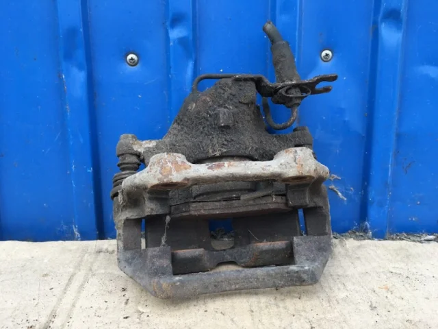 Суппорт передний левый для Audi A4 B5 Avant 1994-2001 на фотографиях