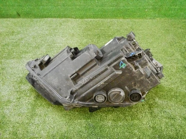 Фары для Volkswagen Jetta 7 2020+ на фотографиях