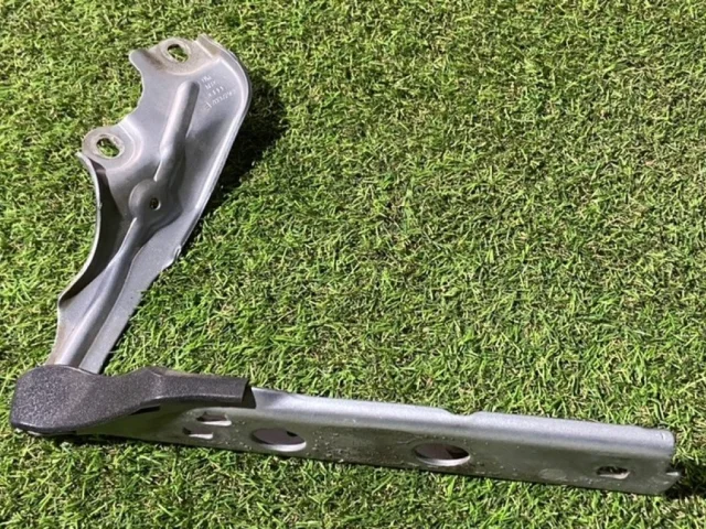 Петля капота левая для Audi A7 4G 2010-2014 на фотографиях