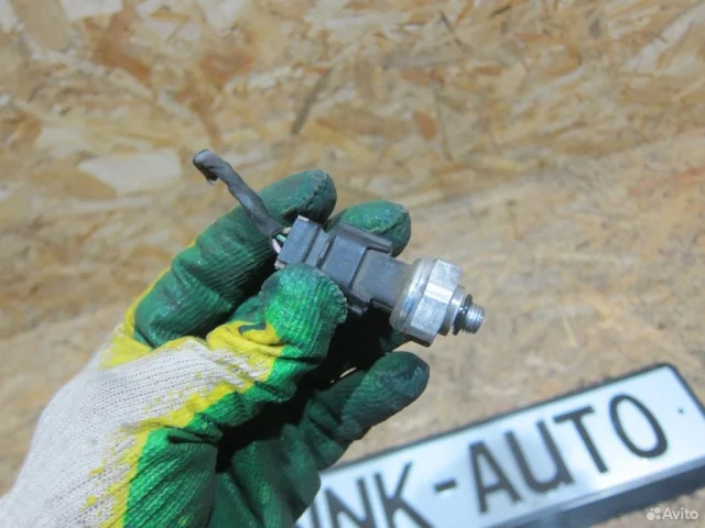 Датчик давления кондиционера для Hyundai Tucson JM 2004-2009 на фотографиях