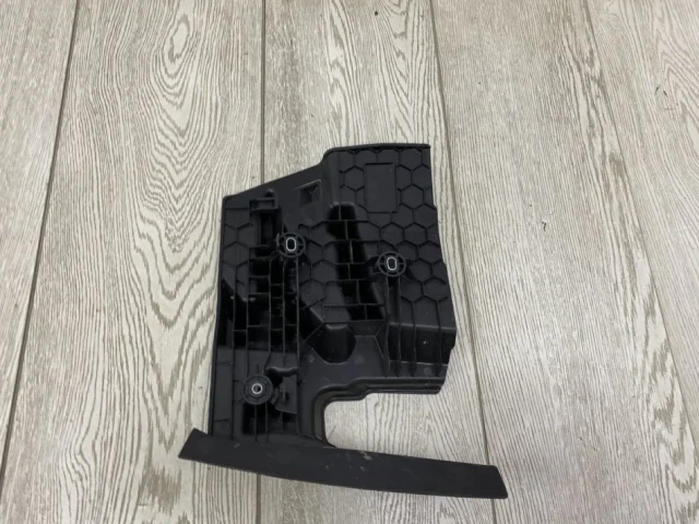 Кронштейн крыла задний левый для Volkswagen Tiguan II MK2 2016+ на фотографиях