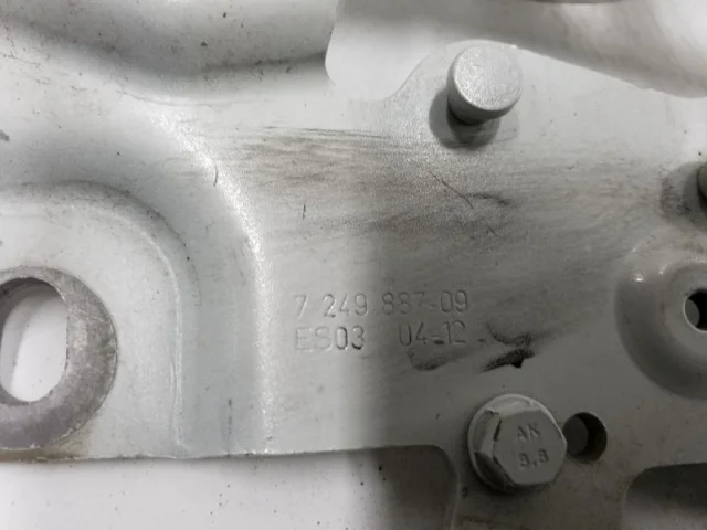 Петля капота левая для BMW 5er Ф10 Rest. 2014-2017 на фотографиях