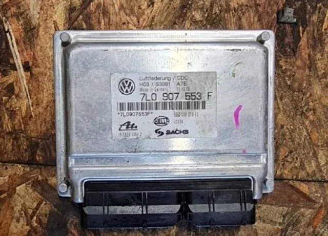 Блок управления пневмоподвеской для Volkswagen Touareg I (7L) 2002-2010 на фотографиях