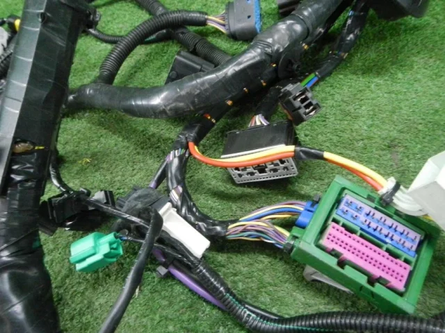 Уплотнитель передней правой двери для Ford Transit 2006-2013 Фургон на фотографиях