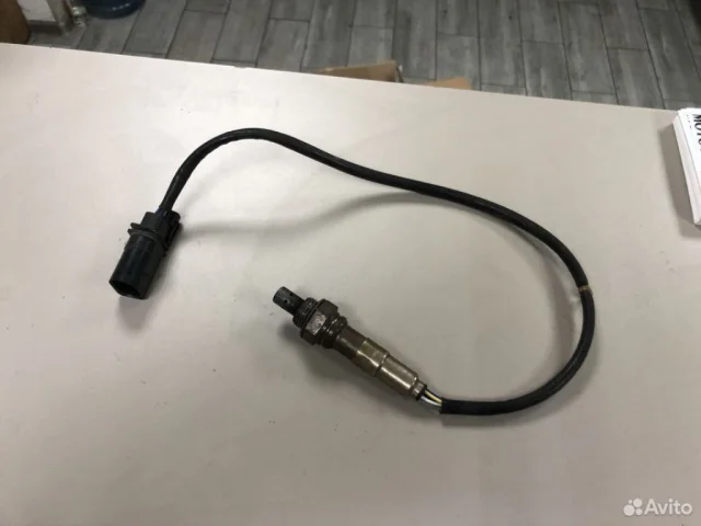 Лямбда-зонд (верхний) для Audi A6 C6 Avant 2004-2011 на фотографиях