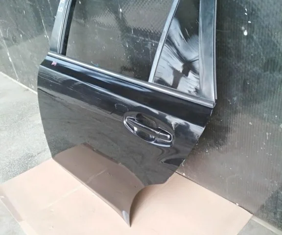 Двери для Subaru Legacy Универсал BR/B14 2009-2015 на фотографиях