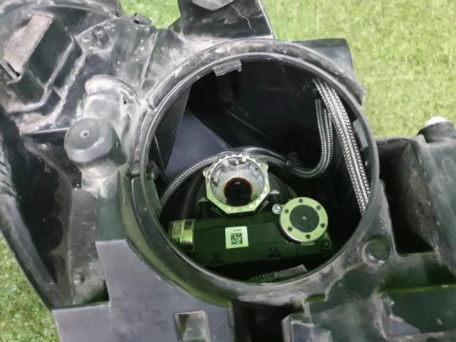 Крышка форсунки фароомывателя левая для Mercedes-Benz C class W204 2007-2014 на фотографиях