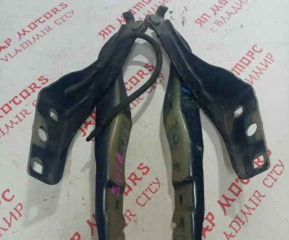 Петля капота левая для Peugeot 308 T7 Хэтчбек 2007-2014 на фотографиях