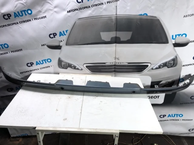 Накладка заднего бампера для Citroen C4 Хэтчбек 2010-2016 на фотографиях