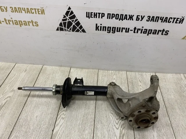 Кулак поворотный левый для Skoda Octavia A7 Tour на фотографиях