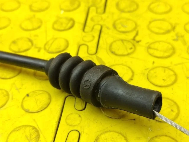 Трос замка капота для Mercedes-Benz C class CL203 2000-2008 на фотографиях