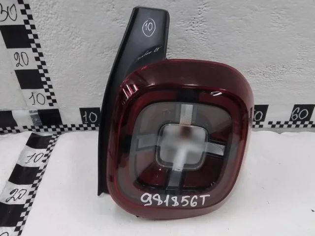 Фонарь правый для Renault Duster HM 2020+ на фотографиях