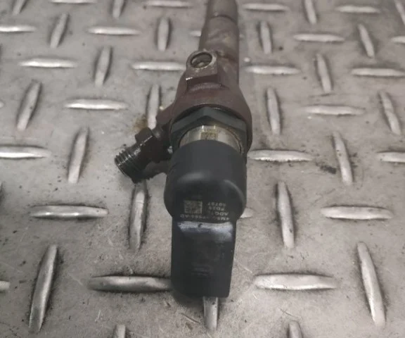 Форсунка топливная для Ford Galaxy CD340 2006-2015 на фотографиях