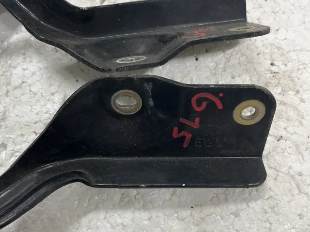 Петля капота левая для Nissan Almera G15 2012-2019 на фотографиях