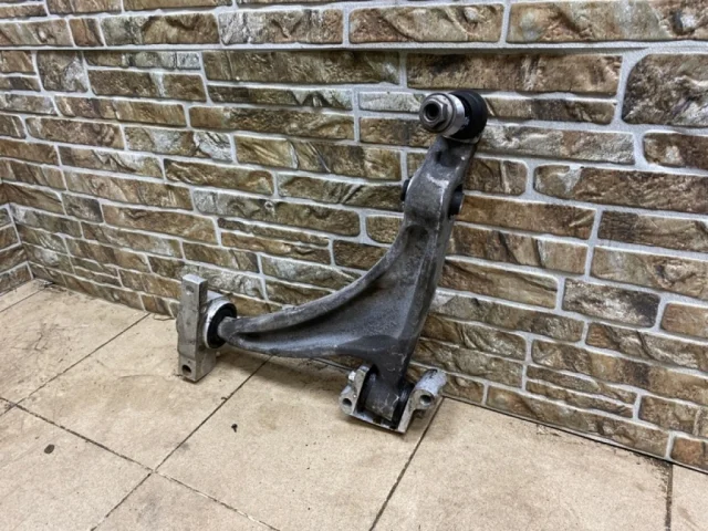 Рычаг передний правый нижний для Volvo XC90 II L 2014-2019 на фотографиях