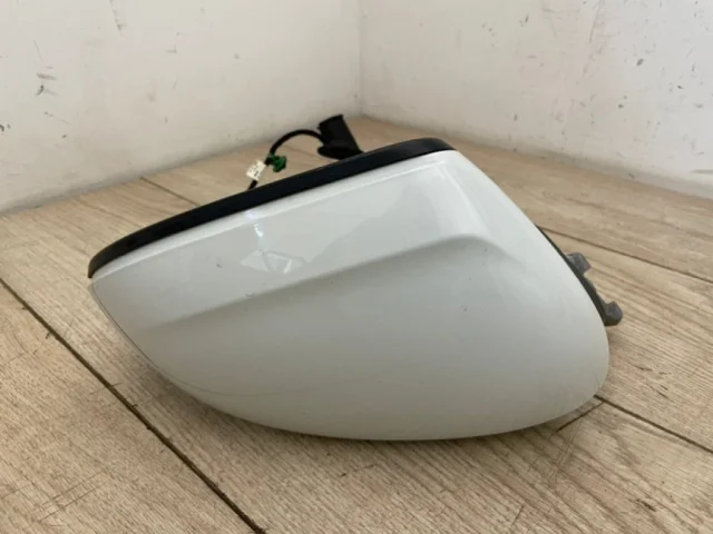 Стекла и зеркала для Volkswagen Passat (B8.5) 2019+ на фотографиях