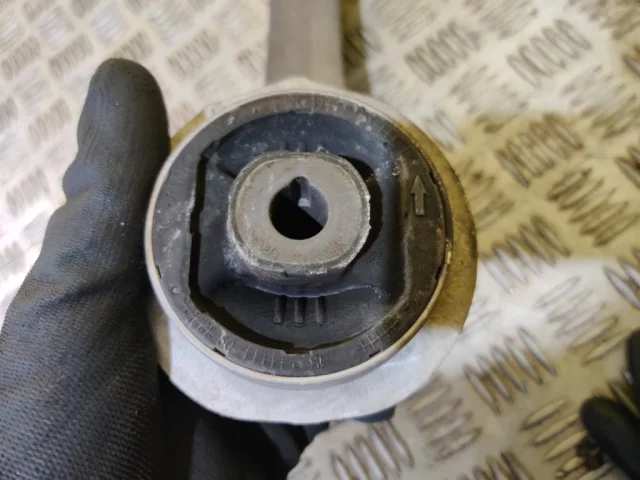 Рычаг передний правый нижний для Audi A4 B8 2007-2015 на фотографиях