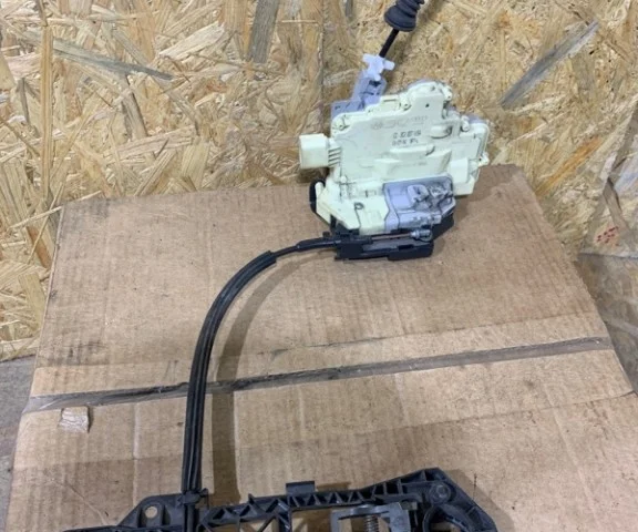 Центральный замок для Volkswagen Passat (B6, Typ 3C) 2005-2010 на фотографиях