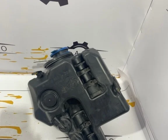 Бачок омывателя для Mercedes-Benz S class W222 2013-2017 на фотографиях