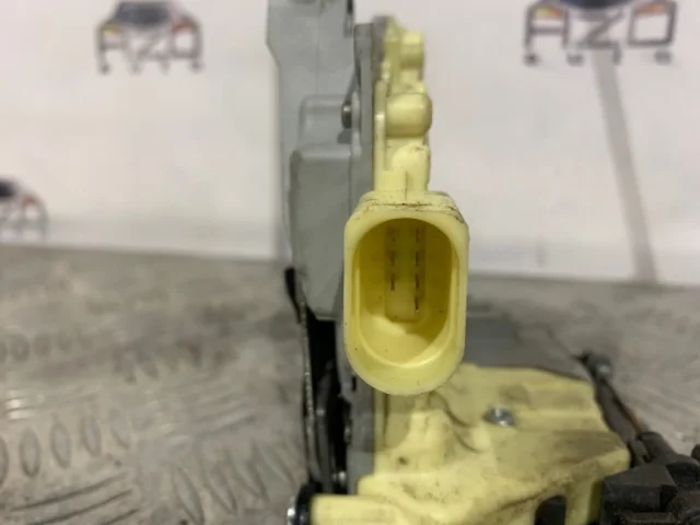 Центральный замок для Volkswagen Passat (B6, Typ 3C) 2005-2010 на фотографиях