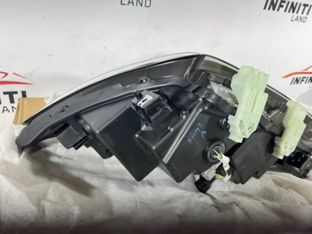 Фара правая для Infiniti QX 80 2013-2022 на фотографиях