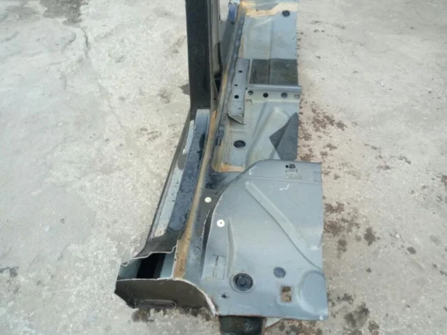 Стойка кузова центральная левая для Volkswagen Polo V Седан (6R) 2009-2015 на фотографиях