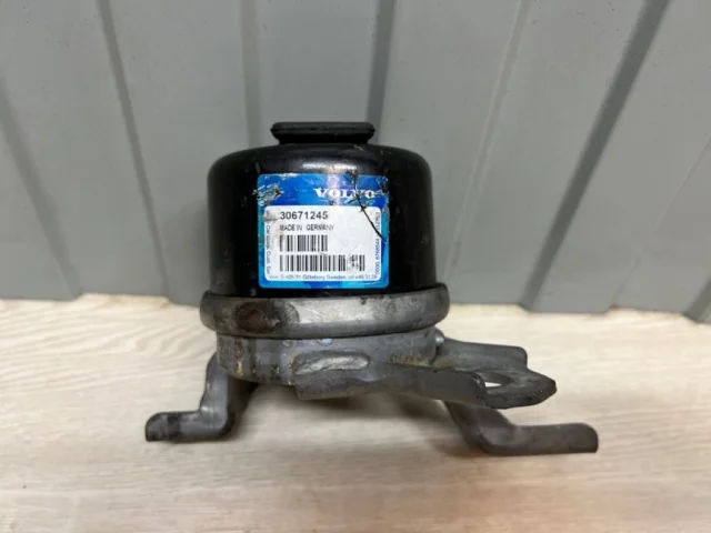 Опора двигателя задняя правая нижняя для Volvo S80 AS 2006-2016 на фотографиях