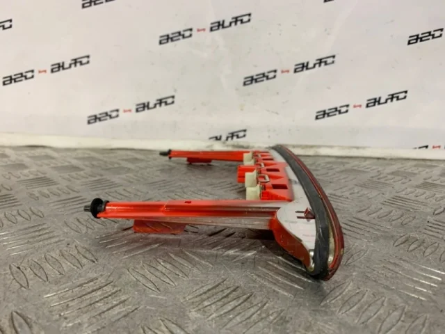 Стоп-сигнал правый для Peugeot 308 SW T7 2007-2014 на фотографиях