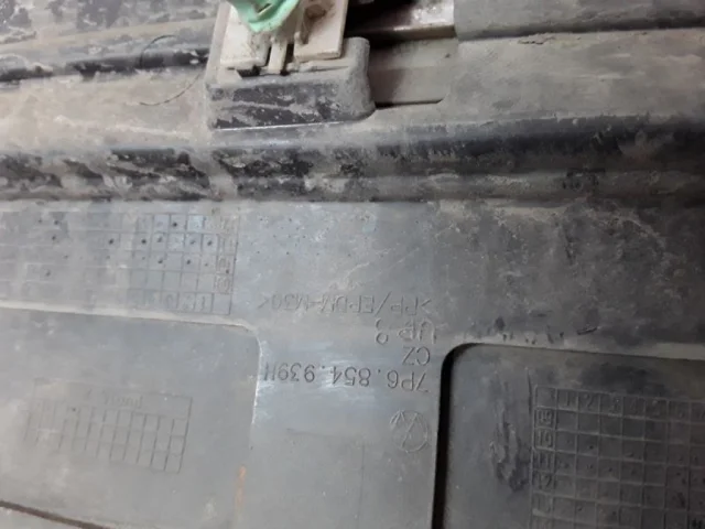 Накладка на дверь передняя левая для Volkswagen Touareg II (7P5) Rest 2014-2018 на фотографиях