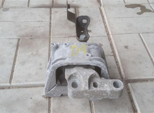 Опора двигателя задняя правая нижняя для Volkswagen Jetta 5 1K 2005-2010 на фотографиях