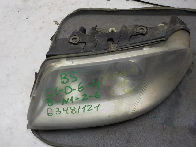 Фары для Volkswagen Passat Variant (B5+ (B5.5), Typ 3BG) 2000-2005 на фотографиях