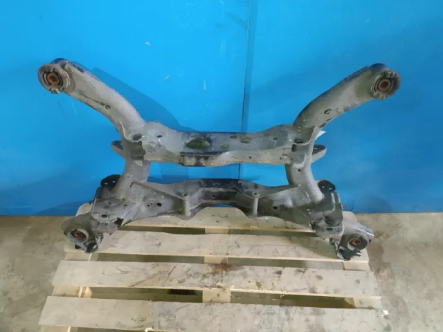 Задний подрамник для Nissan Teana J31 2003-2007 на фотографиях