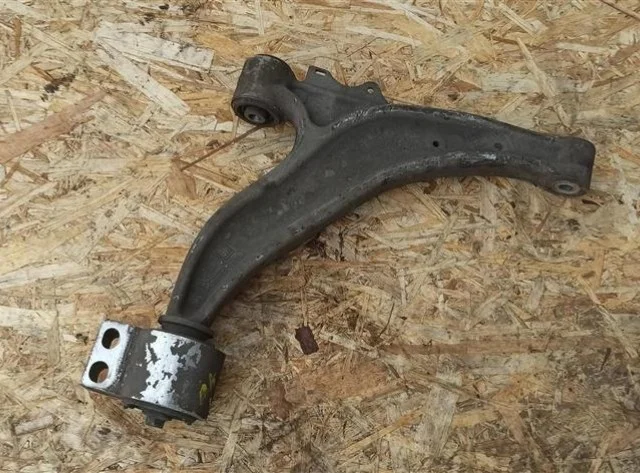 Рычаг передний правый нижний для Opel Astra J Хэтчбек 2009-2017 на фотографиях