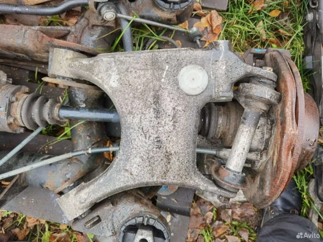 Качающийся рычаг левый для BMW X5 Е53 1999-2006 на фотографиях