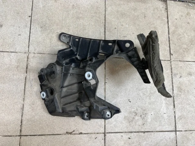 Кронштейн крыла задний левый для BMW X5 F15 (Ф15) 2013-2018 на фотографиях