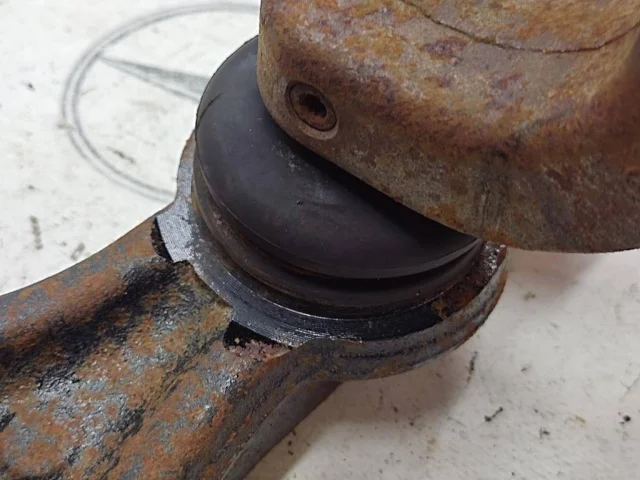 Рычаг задний правый нижний для Mercedes-Benz S class W220 1998-2005 на фотографиях