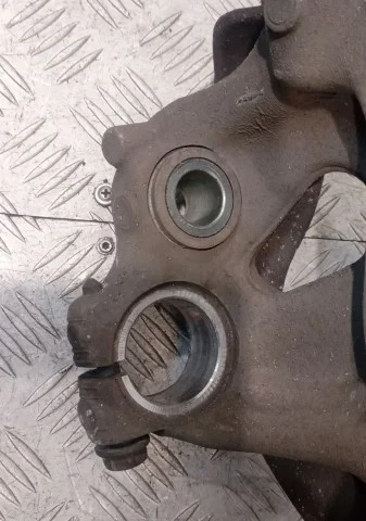 Кулак поворотный левый для Porsche Macan 95B 2014-2023 на фотографиях