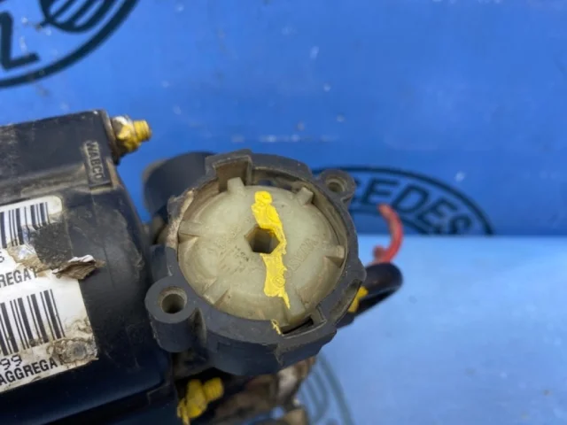 Компрессор пневмоподвески передний для Mercedes-Benz S class W220 1998-2005 на фотографиях