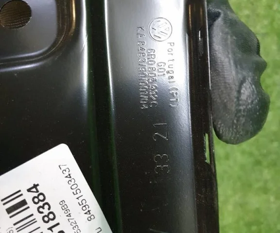 Кронштейн правой фары верхний для Volkswagen Polo V (6C) Седан 2015-2020 на фотографиях