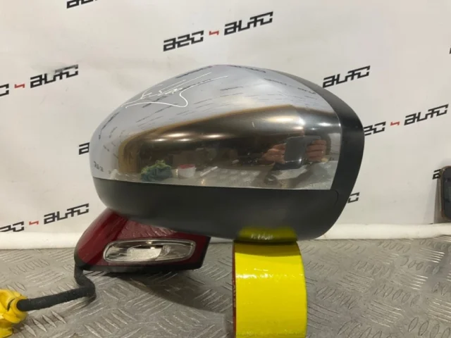 Стекла и зеркала для Citroen DS4 2011-2016 на фотографиях