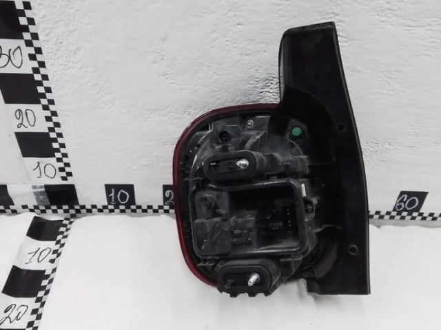 Фонарь правый для Renault Duster HM 2020+ на фотографиях