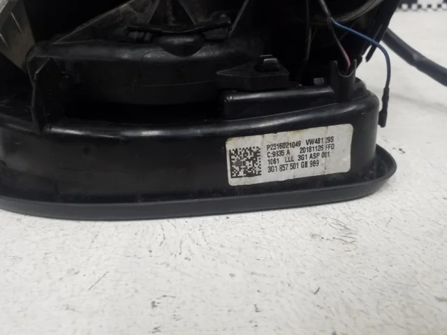 Стекла и зеркала для Volkswagen Passat (B8.5) 2019+ на фотографиях