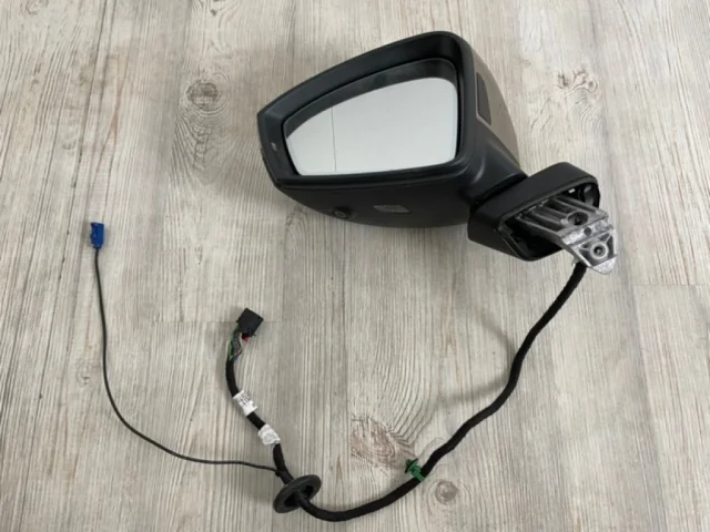 Стекла и зеркала для Volkswagen Touareg III (CR) 2018+ на фотографиях