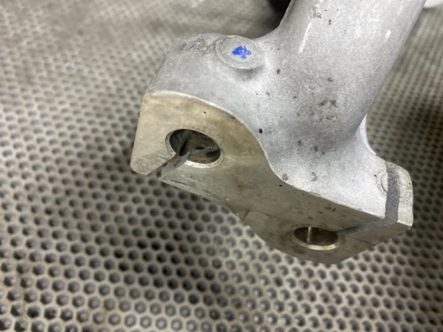 Кулак поворотный левый для Porsche Macan 95B 2014-2023 на фотографиях